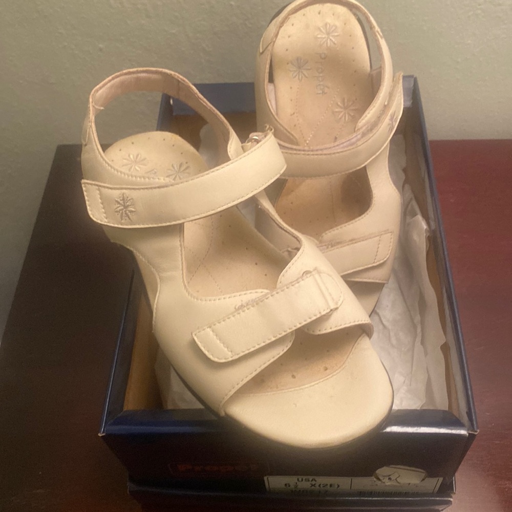 Propet Beige Sandals - 6-1/2 X (2E)